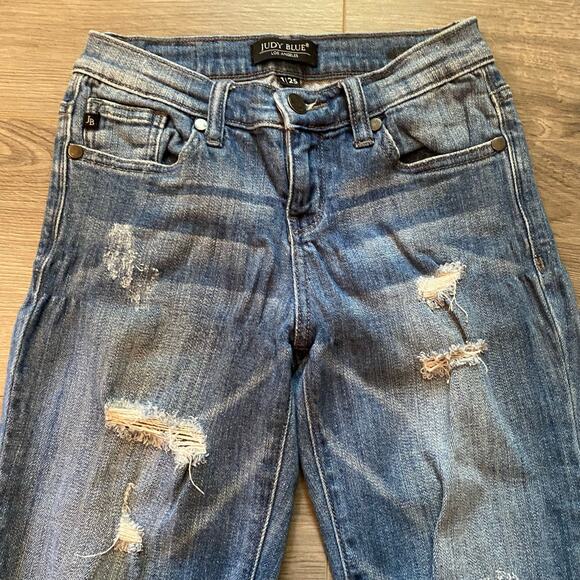 Judy Blue Women's size 1 / 25 Skinny Fit Medium Wash Distressed Jeans - Picture 5 of 8